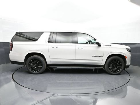 Used 2022 Chevrolet Suburban High Country w/ LPO, Illumination Package AWD/4WD image 32
