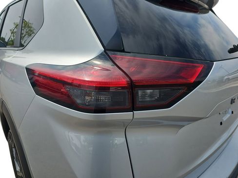 Used 2024 Nissan Rogue S FWD image 33