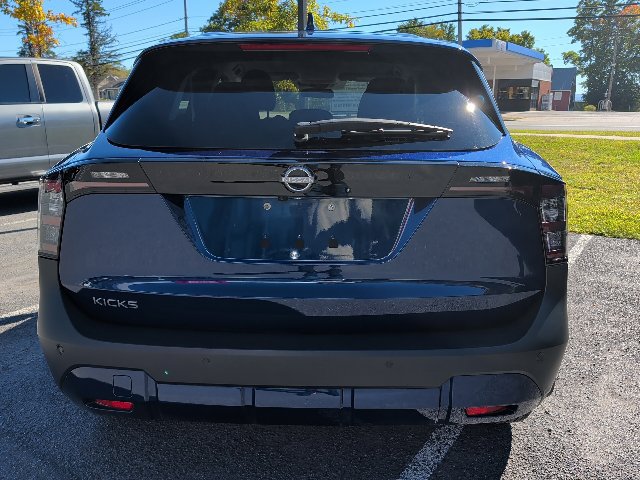 Used 2025 Nissan Kicks SV w/ Illumination Package FWD image 4