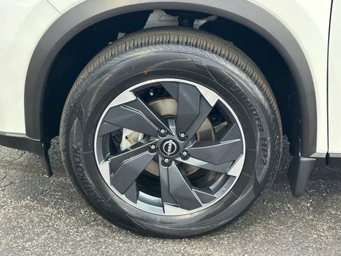Used 2025 Nissan Rogue SV AWD/4WD image 8