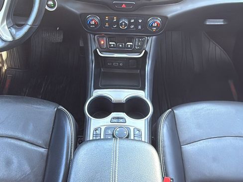 Used 2018 GMC Terrain Denali w/ Advanced Safety Package image 23