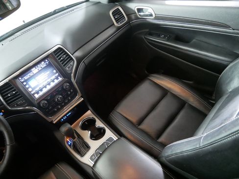 Used 2017 Jeep Grand Cherokee Limited w/ Trailer Tow Group IV image 11