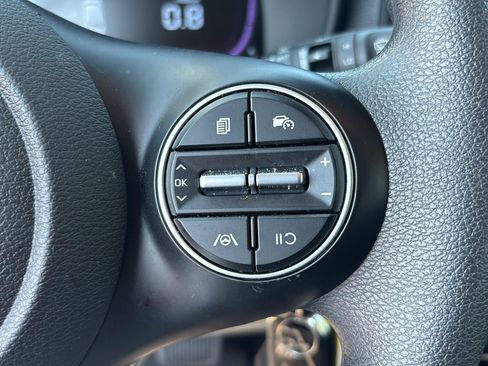 Used 2025 Kia Soul LX w/ LX Technology Package FWD image 14