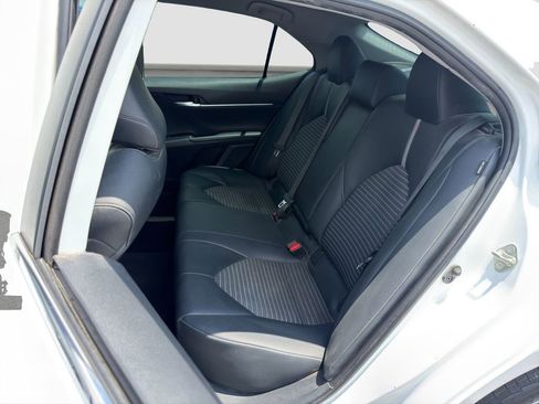 Used 2019 Toyota Camry SE FWD image 12