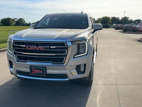 Used 2021 GMC Yukon SLT w/ SLT Luxury Package RWD image 3