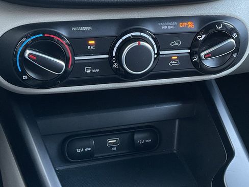 Used 2025 Kia Soul LX w/ LX Technology Package image 34