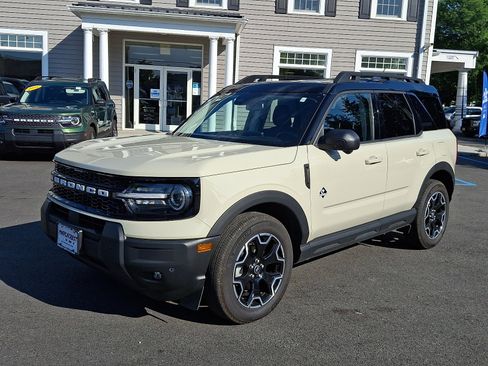 Certified 2025 Ford Bronco Sport Outer Banks w/ Outer Banks Tech Package+ AWD/4WD image 1