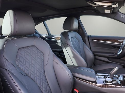 Used 2023 BMW 530i w/ Executive Package image 25