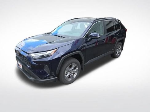 Used 2025 Toyota RAV4 XLE AWD/4WD image 5