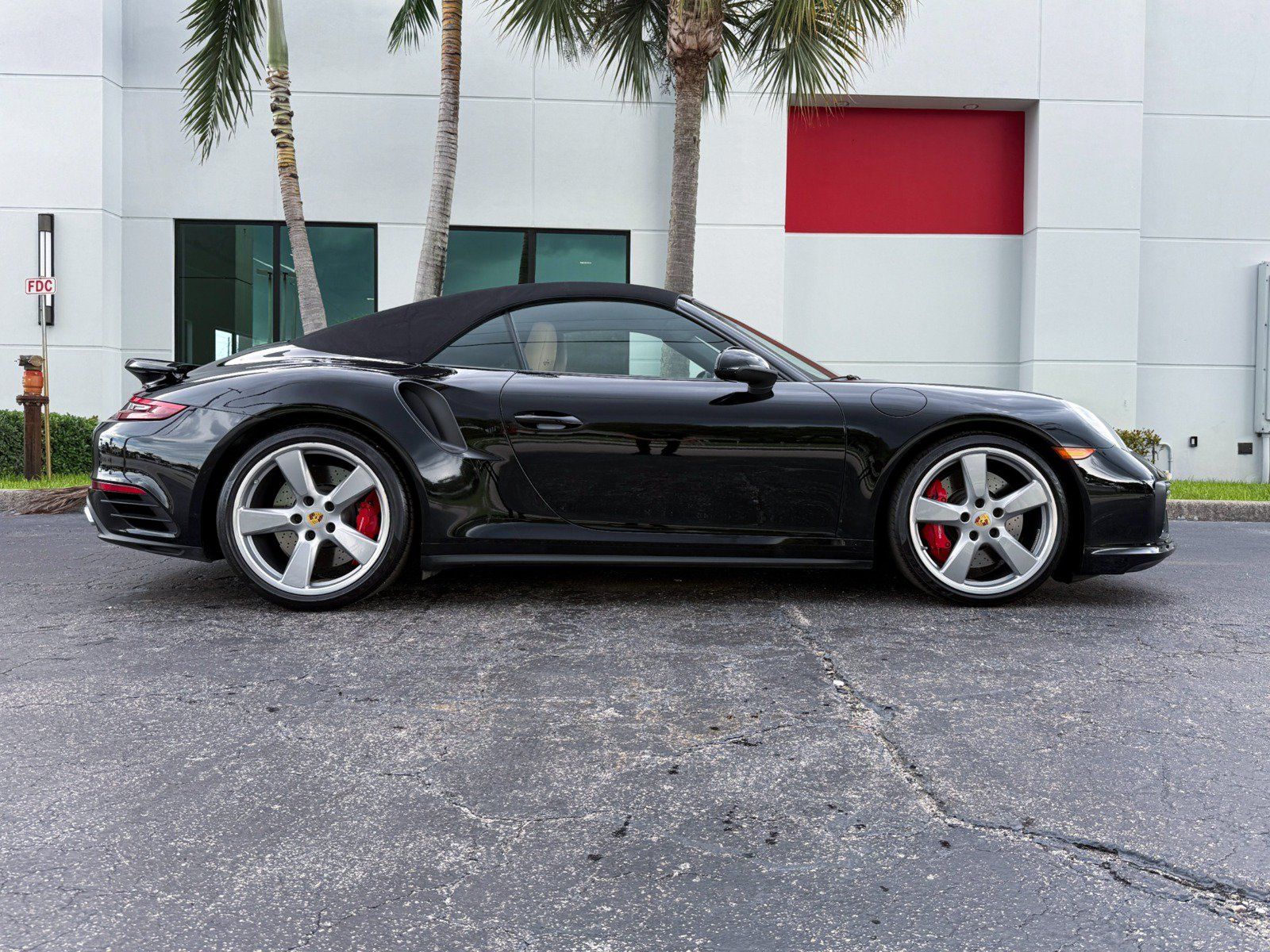 Used 2019 Porsche 911 4 Cabriolet AWD/4WD image 21