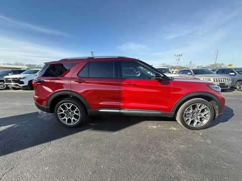 Used 2025 Ford Explorer Platinum w/ Ultimate Package image 2