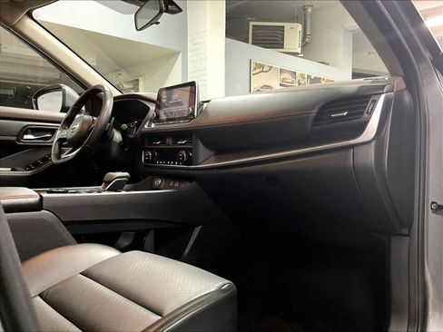 Used 2023 Nissan Rogue SV w/ SV Premium B Package image 14