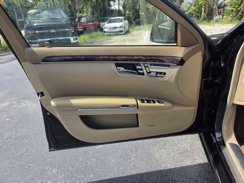 Used 2013 Mercedes-Benz S 550 w/ Sport Pkg Plus One image 13