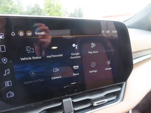Used 2025 Chevrolet Equinox ACTIV w/ Safety and Technology Package AWD/4WD image 29