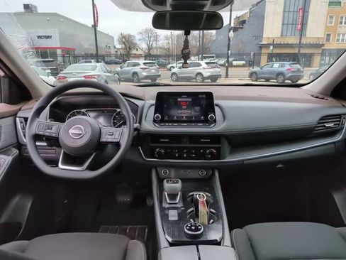 Used 2023 Nissan Rogue S image 12