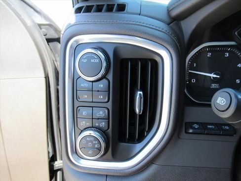 Used 2023 GMC Sierra 3500 Denali w/ Denali Black Diamond Edition AWD/4WD image 22