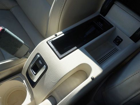 Used 2013 Volkswagen Eos Executive FWD image 34
