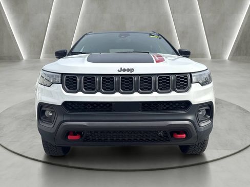 Used 2025 Jeep Compass Trailhawk AWD/4WD image 2
