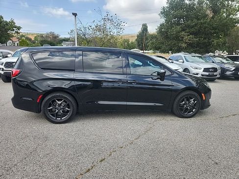 Used 2019 Chrysler Pacifica Touring Plus w/ Advanced Safetytec Group FWD image 6
