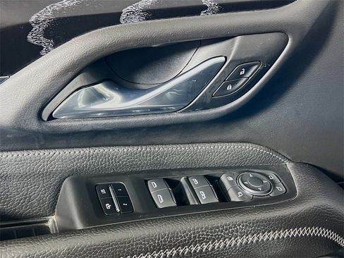 Used 2023 GMC Yukon Denali image 17