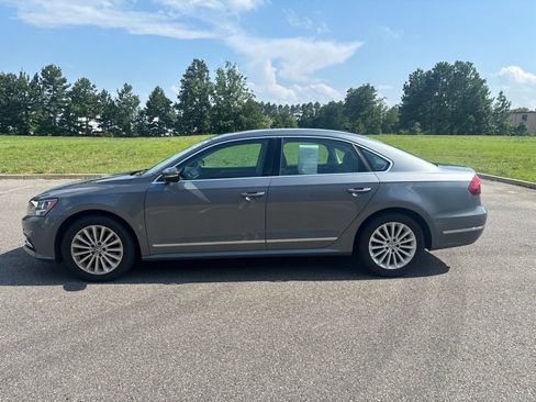 Used 2017 Volkswagen Passat 1.8T SE FWD image 4