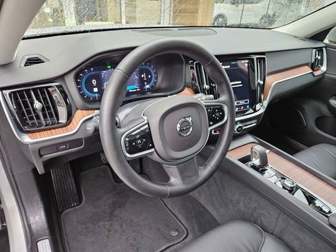 Used 2025 Volvo V60 B5 Cross Country Plus image 18