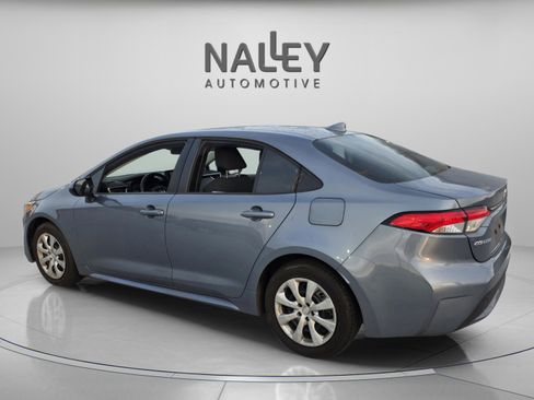 Used 2022 Toyota Corolla LE image 3