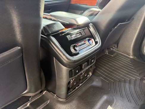 Used 2018 Lincoln Navigator Select w/ Cargo Package AWD/4WD image 16
