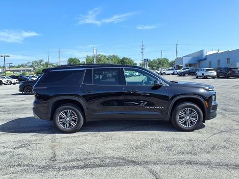 Used 2025 Chevrolet Traverse LT AWD/4WD image 17