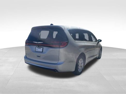 New 2026 Chrysler Pacifica Select FWD image 5