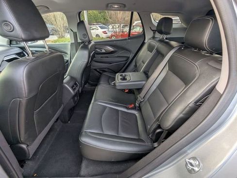 Used 2024 GMC Terrain SLT image 12