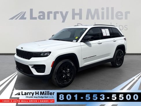 Used 2025 Jeep Grand Cherokee Altitude AWD/4WD image 1