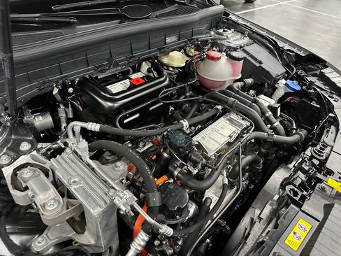 Used 2023 Mercedes-Benz EQB 250+ image 33