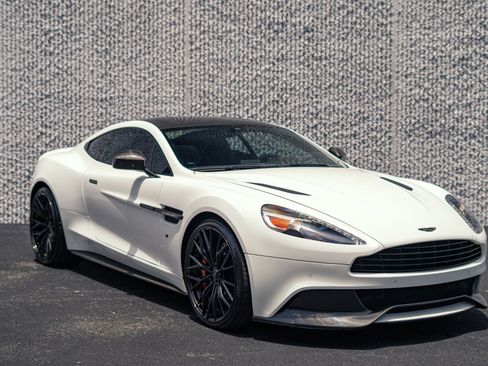 Used 2015 Aston Martin Vanquish Coupe RWD image 41