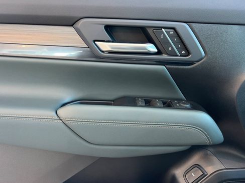 New 2027 GMC Terrain AT4 w/ Convenience Package III AWD/4WD image 12