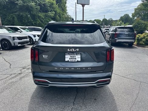 Certified 2022 Kia Sorento S w/ Panoramic Sunroof Package FWD image 6
