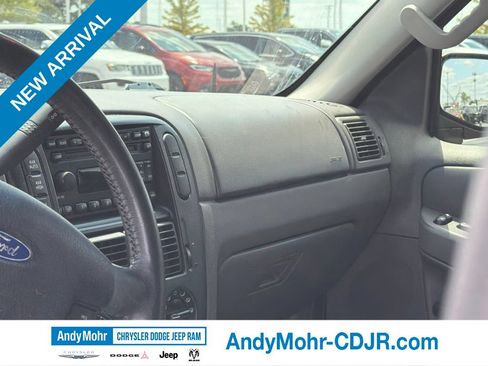 Used 2002 Ford Explorer XLT AWD/4WD image 4