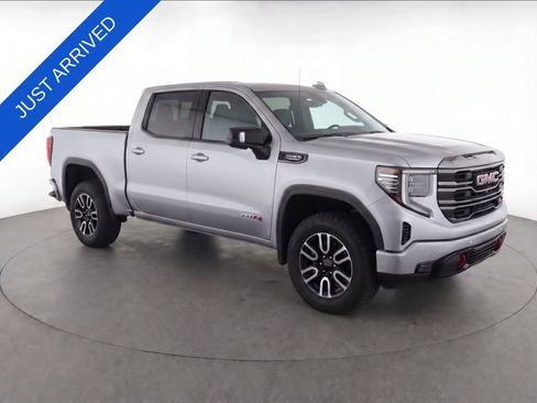 Used 2022 GMC Sierra 1500 AT4 w/ Technology Package AWD/4WD image 8