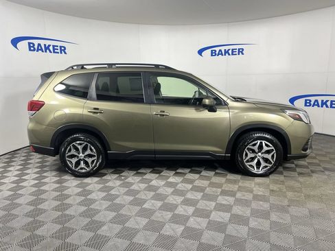 Used 2024 Subaru Forester Premium AWD/4WD image 9