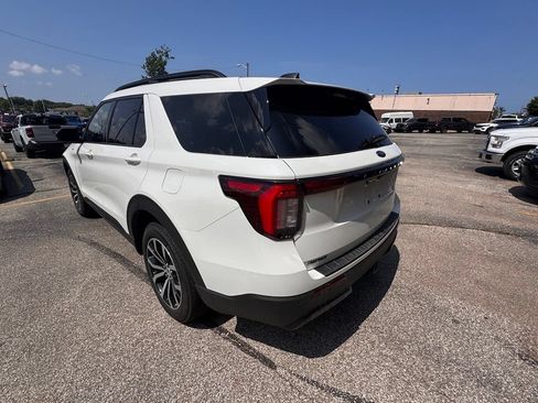 Used 2025 Ford Explorer ST-Line AWD/4WD image 3