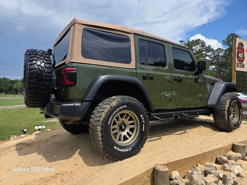 Used 2021 Jeep Wrangler Unlimited Rubicon AWD/4WD image 4