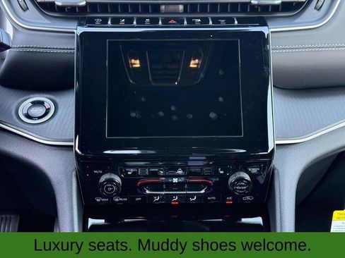 New 2025 Jeep Grand Cherokee Altitude image 8