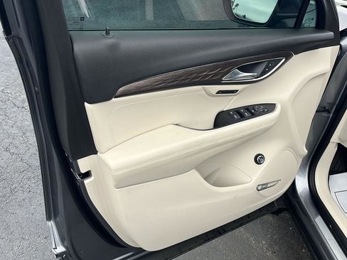 Used 2022 Buick Envision Avenir w/ Technology Package II FWD image 19