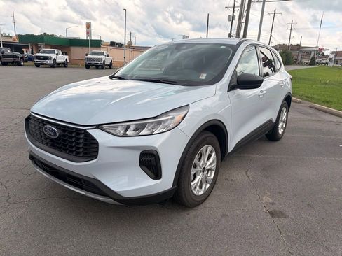 Used 2025 Ford Escape Active w/ Cold Weather Package FWD image 3