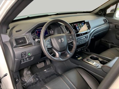 Used 2025 Honda Passport TrailSport image 18