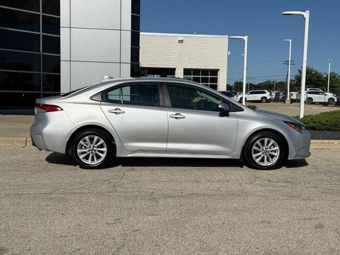 Used 2026 Toyota Corolla LE w/ LE Premium Package FWD image 2