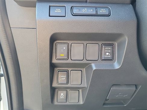 Used 2024 Nissan Frontier SV w/ SV Convenience Package image 14