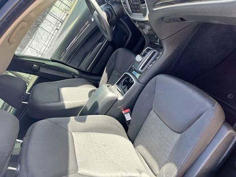 Used 2022 Chrysler 300 Touring w/ Sport Appearance Package image 25