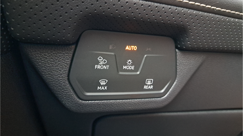 Used 2024 Volkswagen Atlas SE AWD/4WD image 20