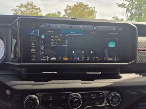 Used 2024 Jeep Wrangler Unlimited Rubicon image 15